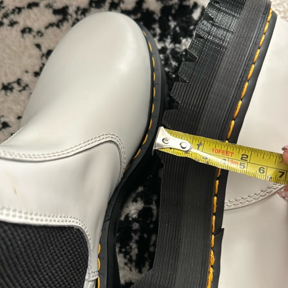 Dr. Martens 2976 Smooth Leather Platform Chelsea Boots NWT White Size 8 - Picture 16 of 16